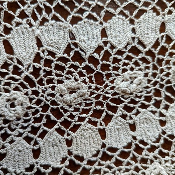 REDUCED Vintage Coffee-Coloured Oval Doilies c 1950s - Picture 4 of 6